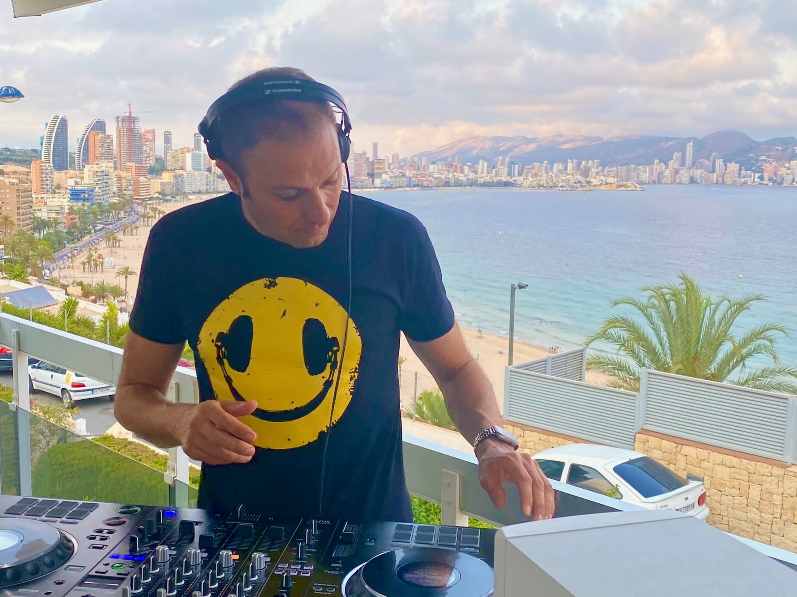 Gus Aguero DJ — Sesión con vistas · Benidorm