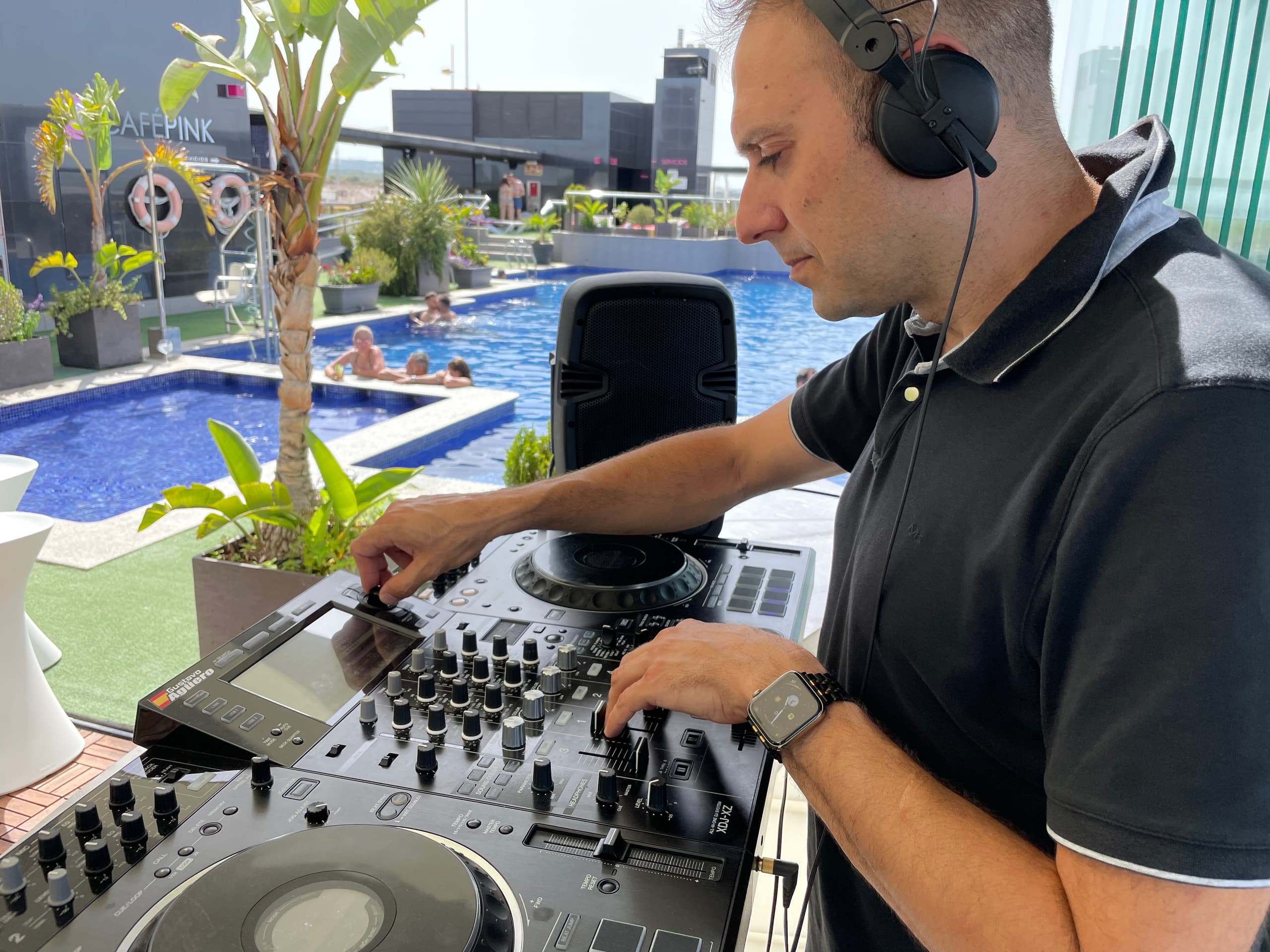 Gus Aguero DJ — Pink Café · Torrevieja