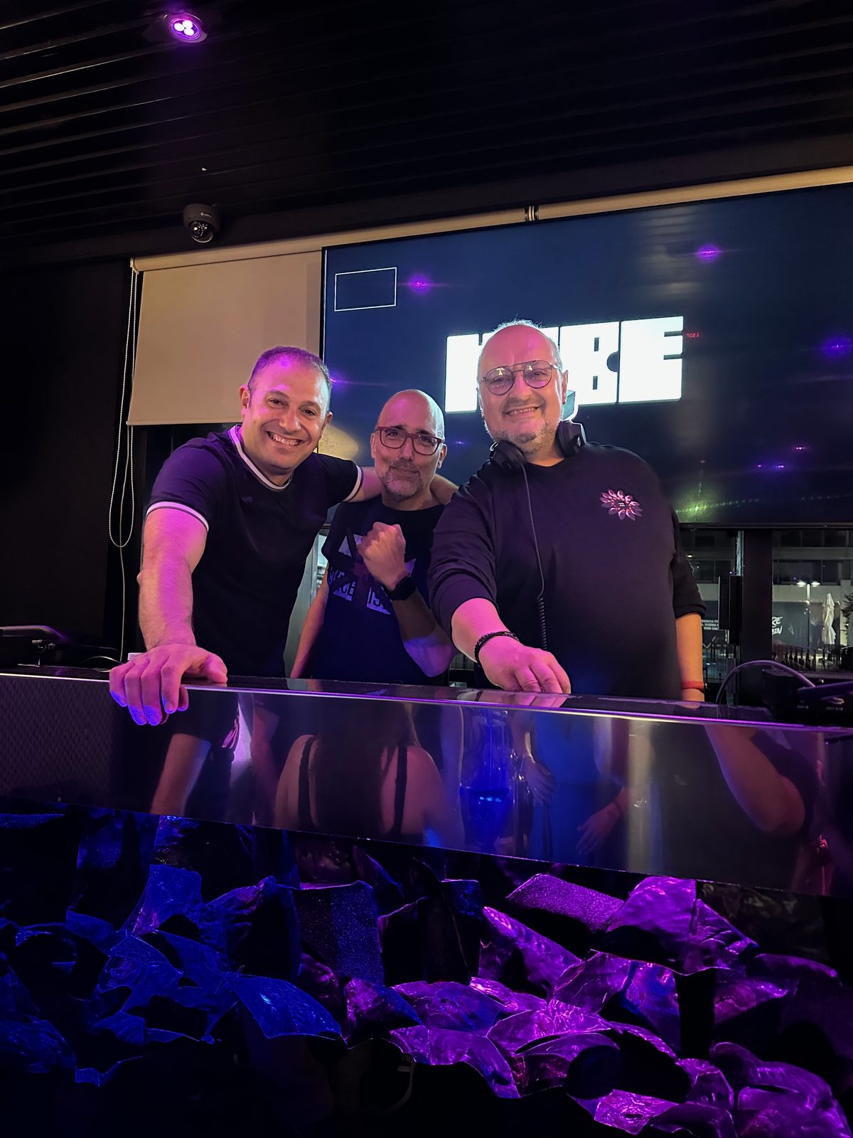Gus Aguero DJ — César Sánchez y Juan Otazo