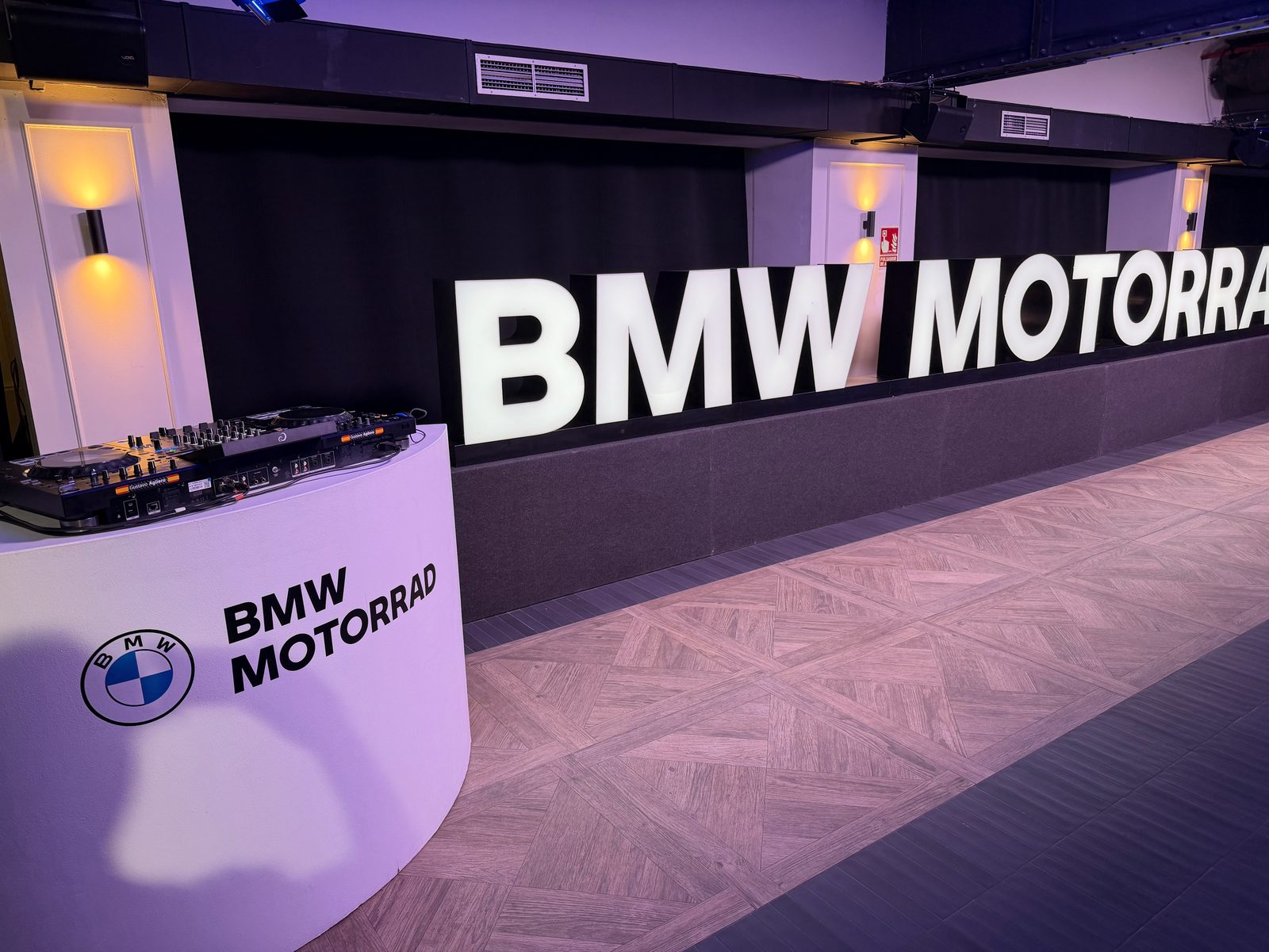 Gus Aguero DJ — Evento BMW Motorrad